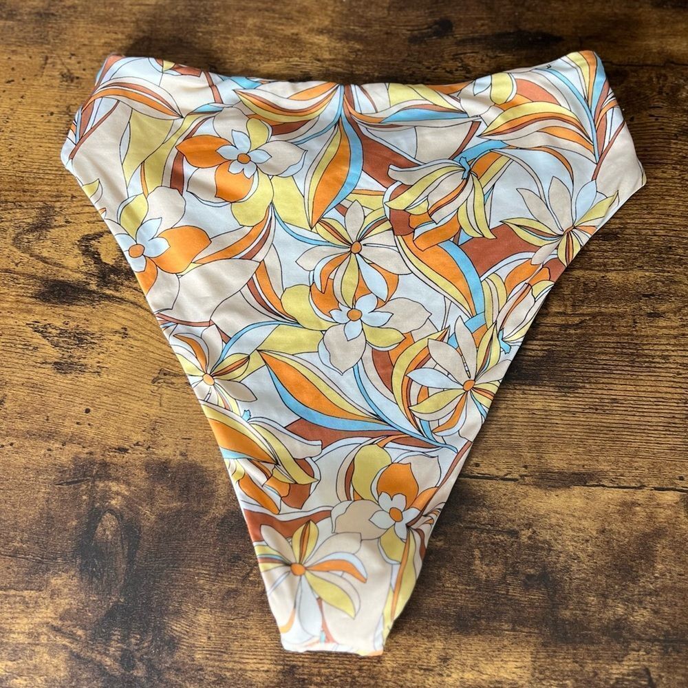 l*space Nancy Lee Printed Bitsy Bikini Bottom in Sunshine Floral. Size Small-New - Picture 8 of 15